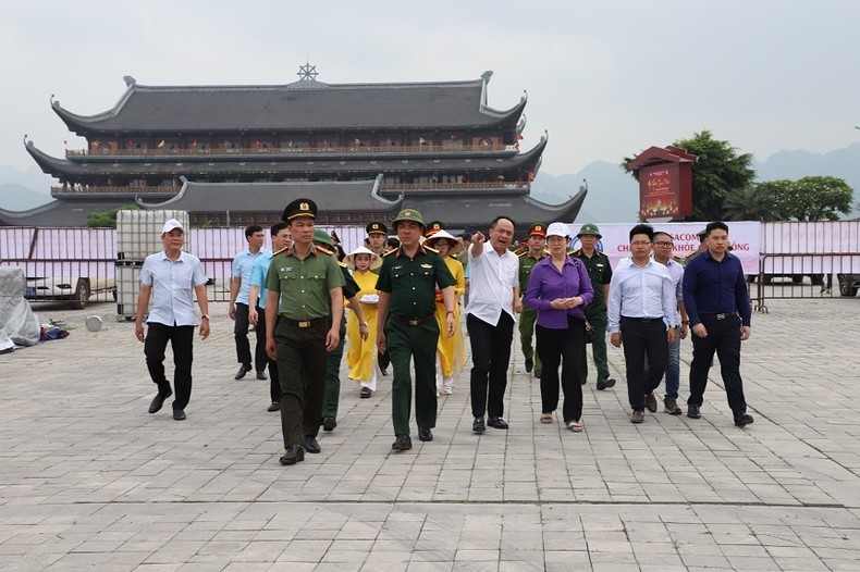 dong-chi-bi-thu-tinh-uy-kiem-tra-cong-tac-chuan-bi-tuan-van-hoa-du-lich-tinh-ha-nam-tai-khu-du-lich-tam-chuc-2-613-1683948613.jpg