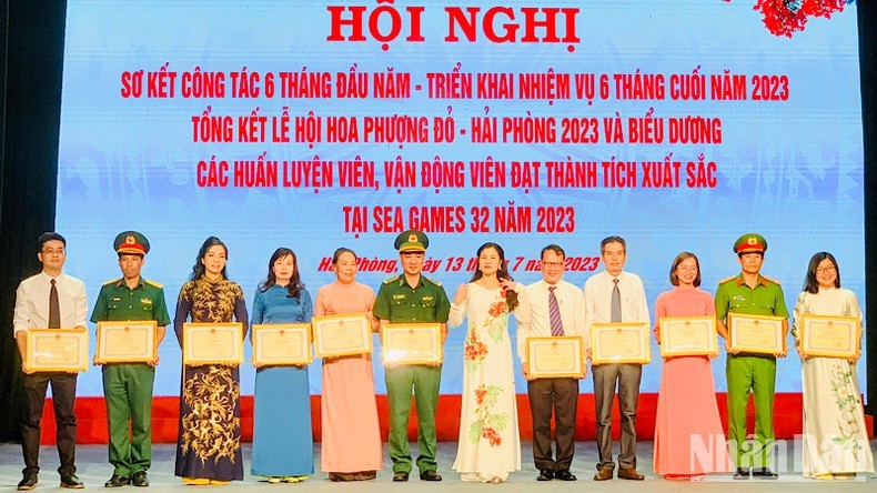 ndo-br-khen-hoa-phuong-do-01-9810-1689300755.jpg