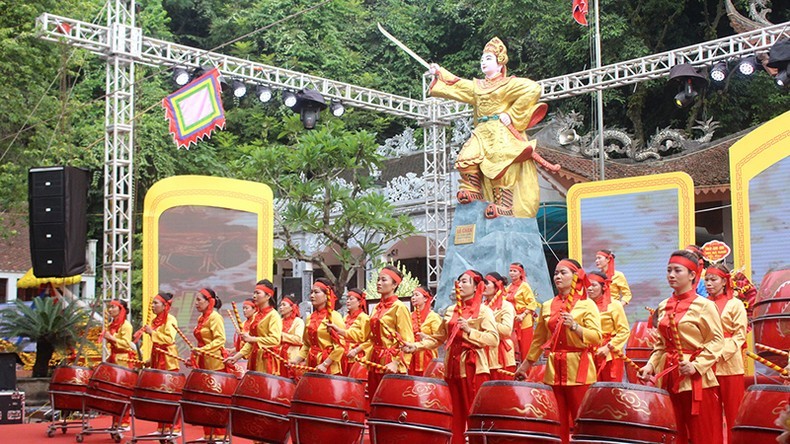 bieu-dien-trong-hoi-tai-le-hoi-den-ba-le-chan-33-3981-1693191430.jpg