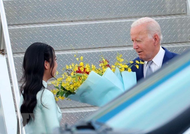 ttxvn-biden-san-bay-1694351617.jpg