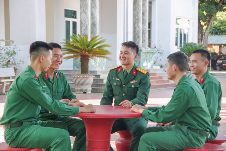 can-bo-chien-si-1694573937.jpg