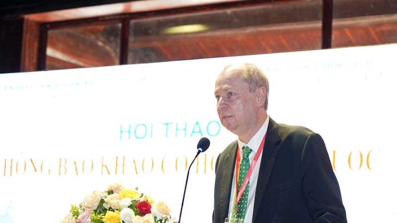 dt-ngai-andrew-dai-dien-vien-vien-dong-bac-co-phap-phat-bieu-tai-hoi-thao-7072jpg-1698980138.jpg