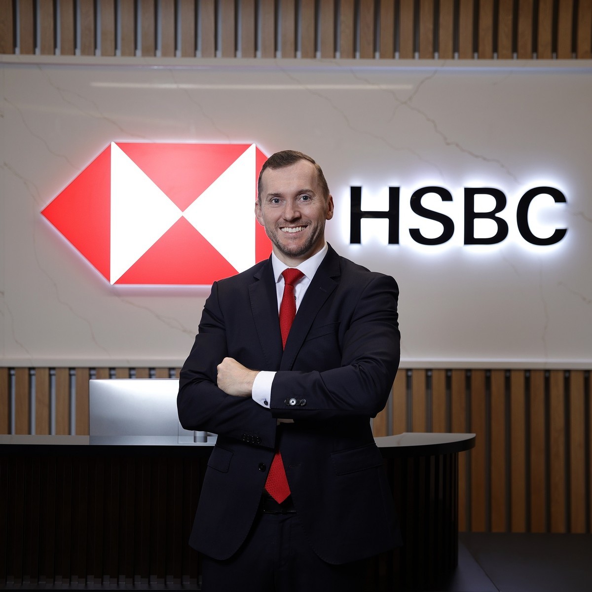 a3-giam-doc-cap-cao-khoi-nghiep-vu-ngan-hang-hsbc-viet-nam-phillip-wright-1749177943.jpg