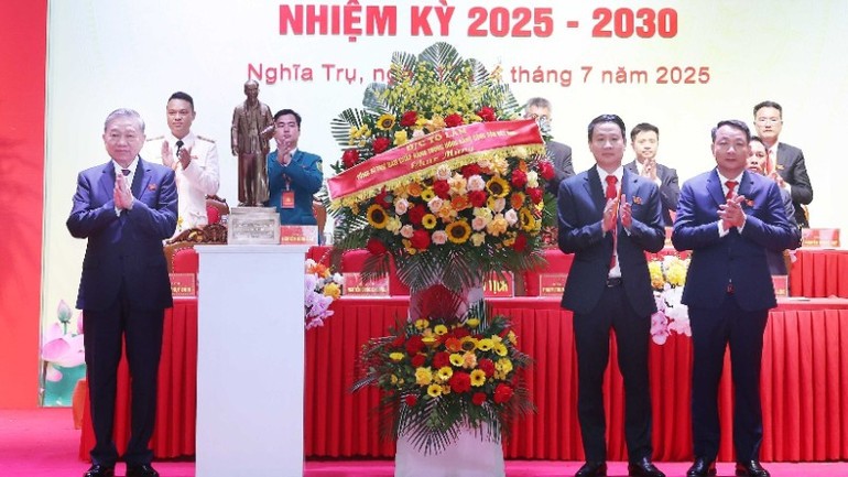 vna-potal-tong-bi-thu-du-dai-hoi-dai-bieu-dang-bo-xa-nghia-tru-lan-thu-nhat-8147609-3046-1752482337.jpg