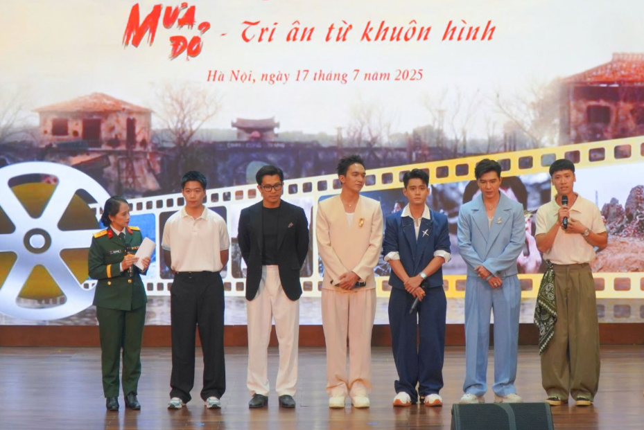 dien-vien-phim-mua-do-pld-1753247032.png