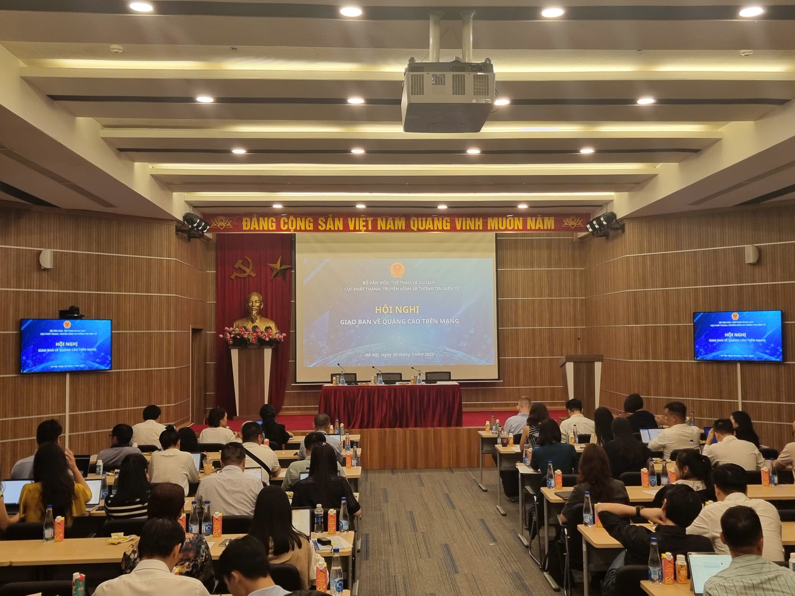 hoi-nghi-giao-ban-ve-quang-cao-tren-mang-pld-1753866773.jpg