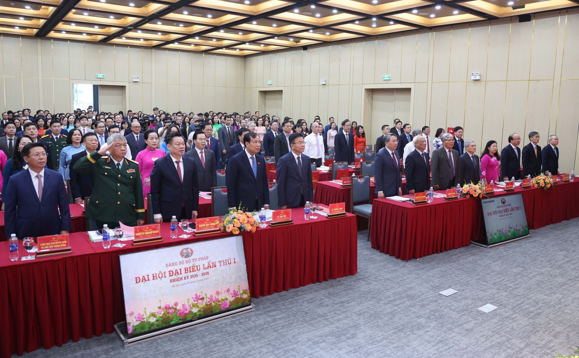 cac-dai-bieu-du-dai-hoi-17546482508451056124772-1754703943.jpg