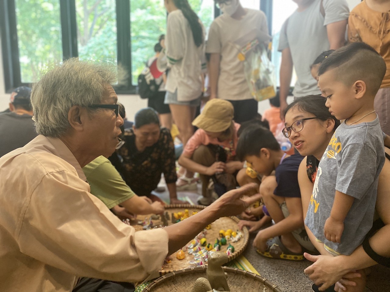 nghe-nhan-phung-dinh-giap-gioi-thieu-ve-phong-dat-1758968364.JPG