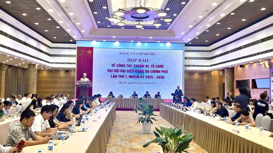 anh-hop-bao-1759984287.jpg