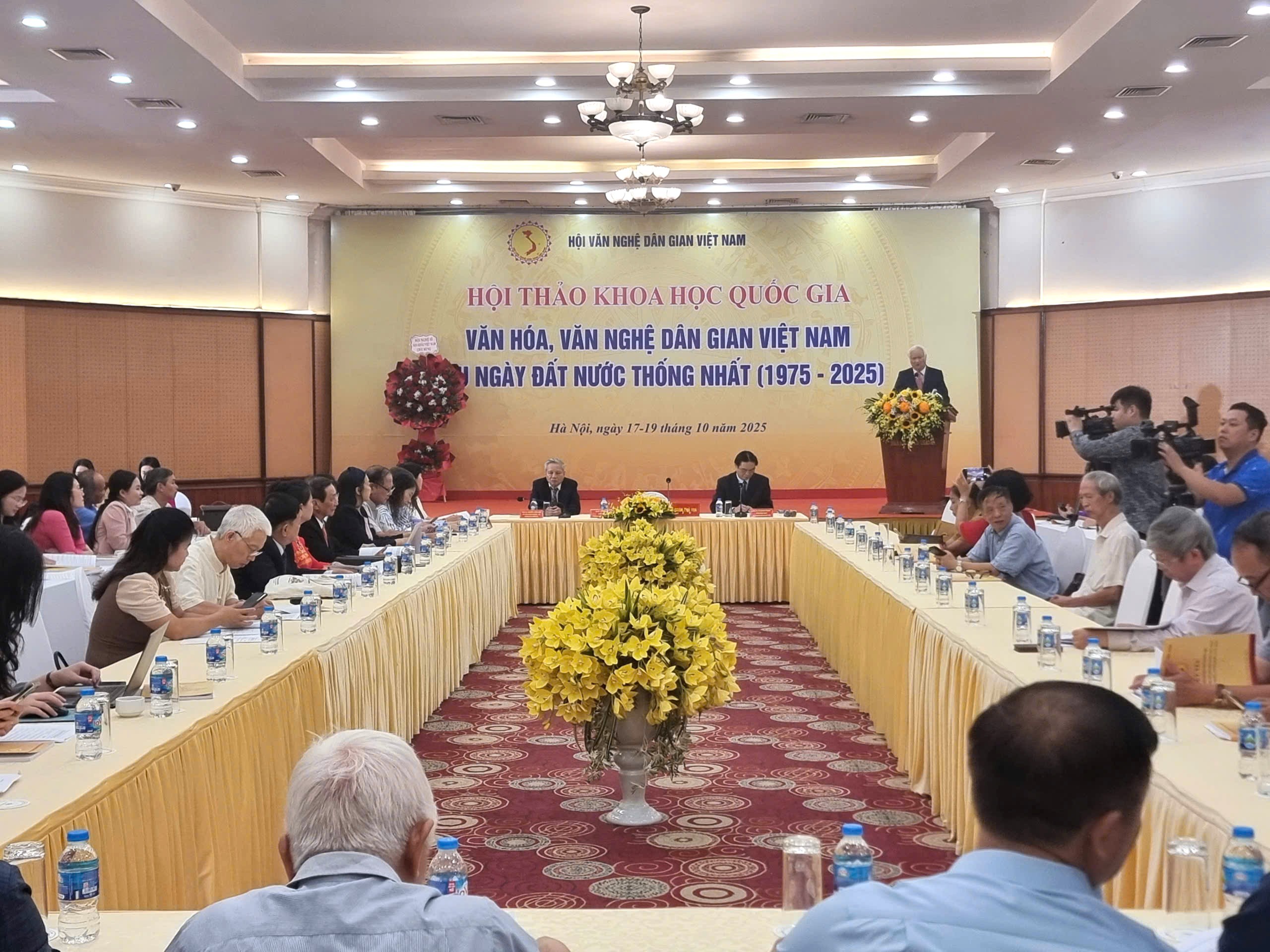 hoi-van-nghe-dan-gian-viet-nam-pld-1760798985.jpg