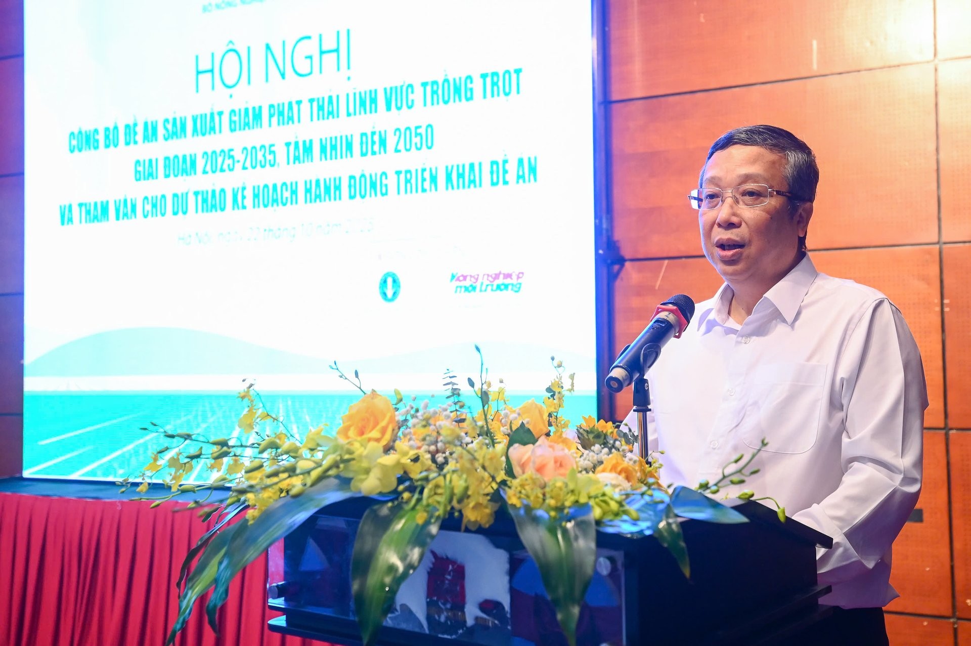 thu-truong-bo-nong-nghiep-va-moi-truong-hoang-trung-pld-1761131486.jpg