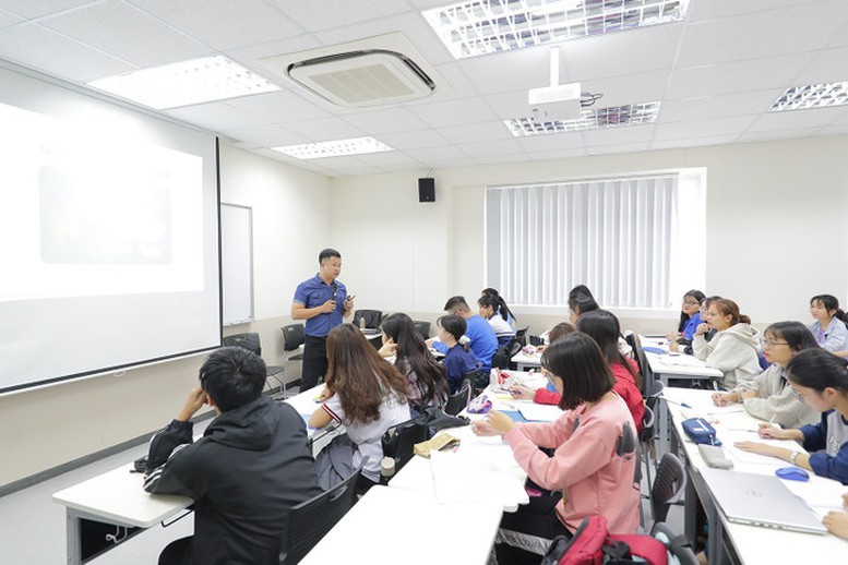 giang-vien-1770777705068751647368-1770800682.jpg
