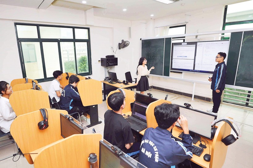 8-tuyen-sinh-dai-hoc-1772250392.jpg
