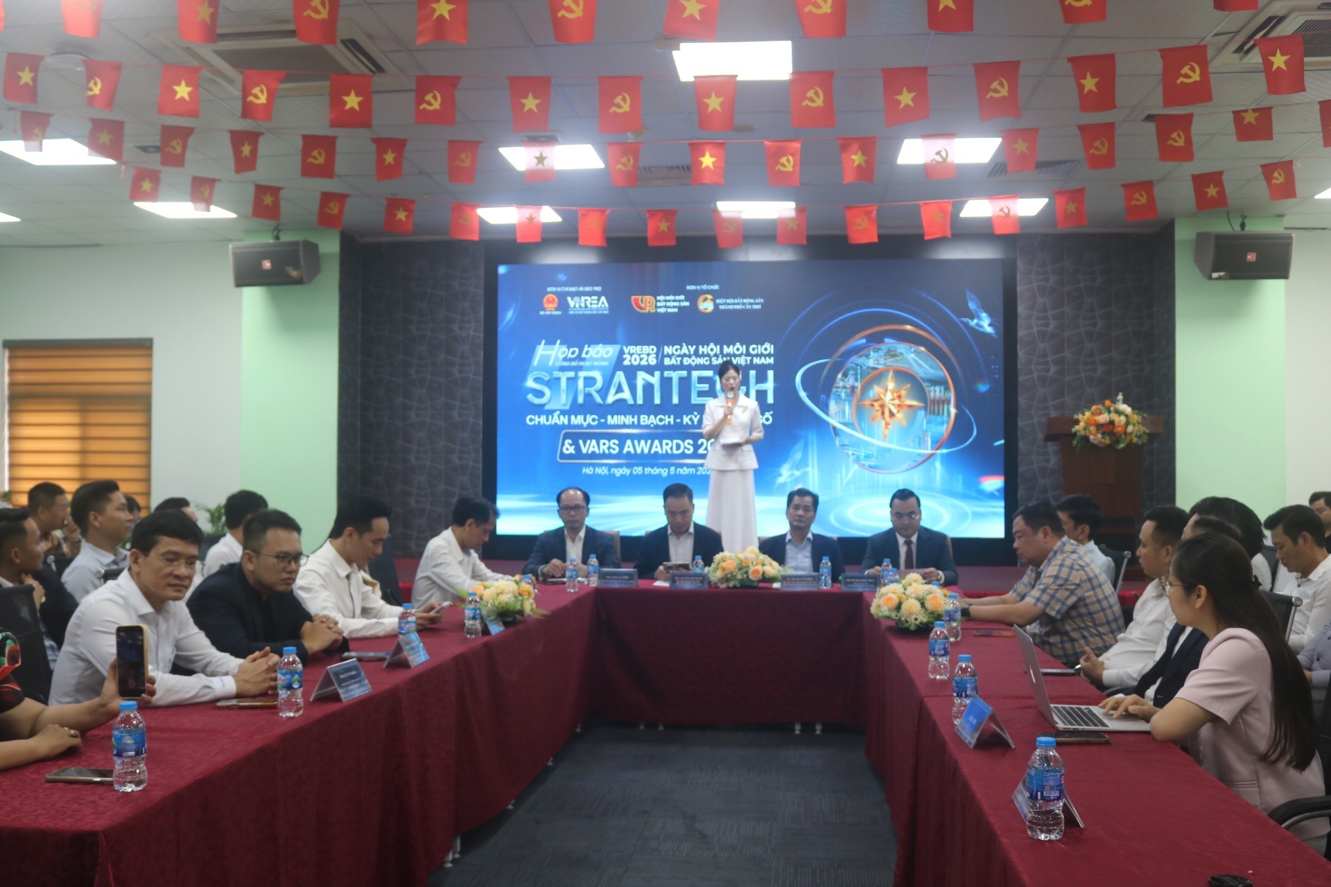 ngay-hoi-moi-gioi-bat-dong-san-viet-nam-pld-1777964312.jpg