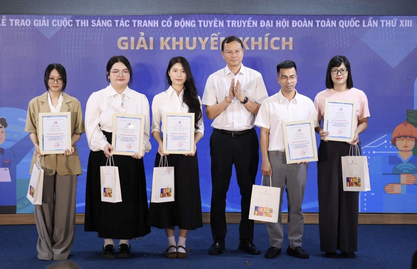 sang-tac-tranh-co-dong-pld-1779948533.jpg
