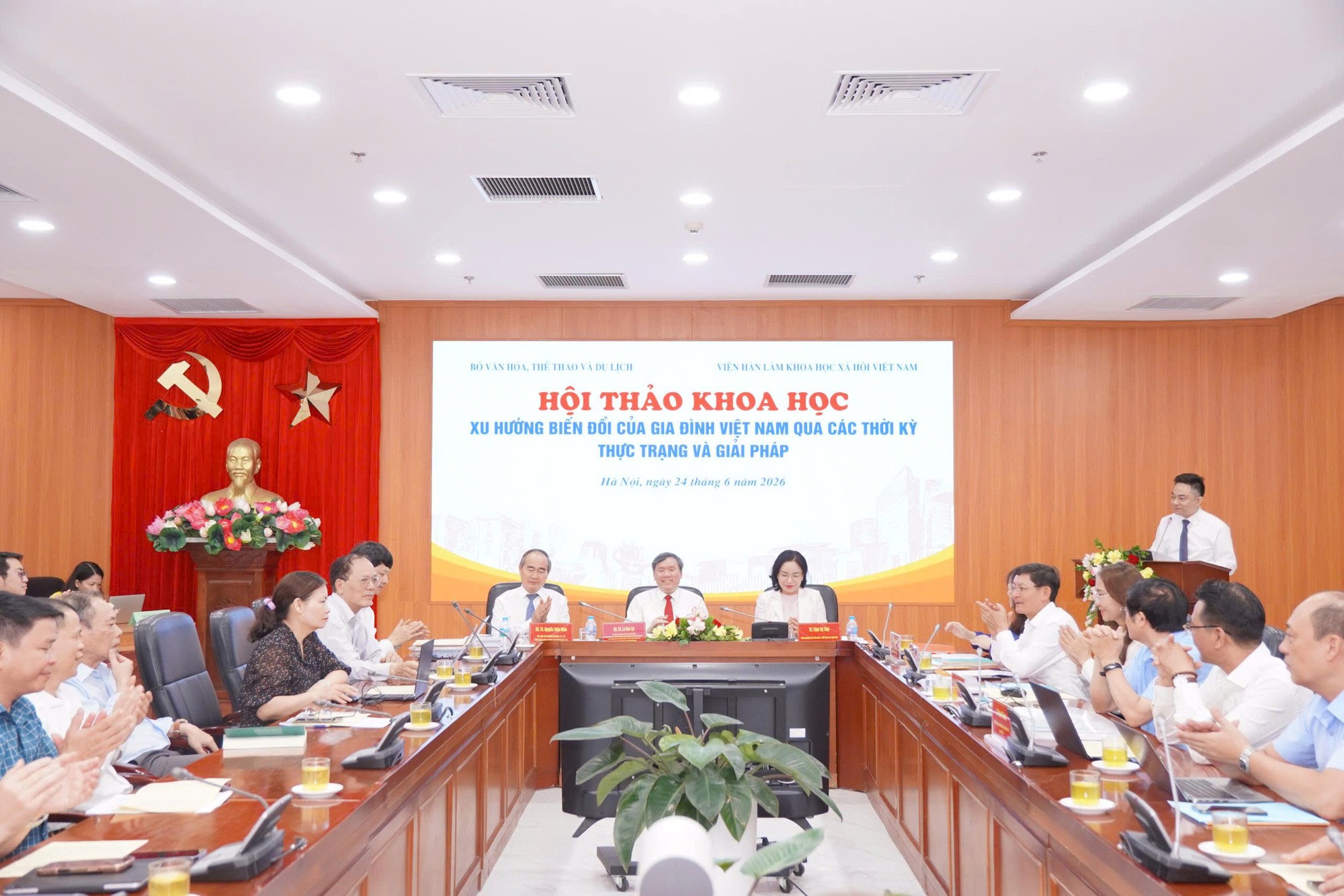 gia-dinh-viet-nam-pld-1782311025.jpg