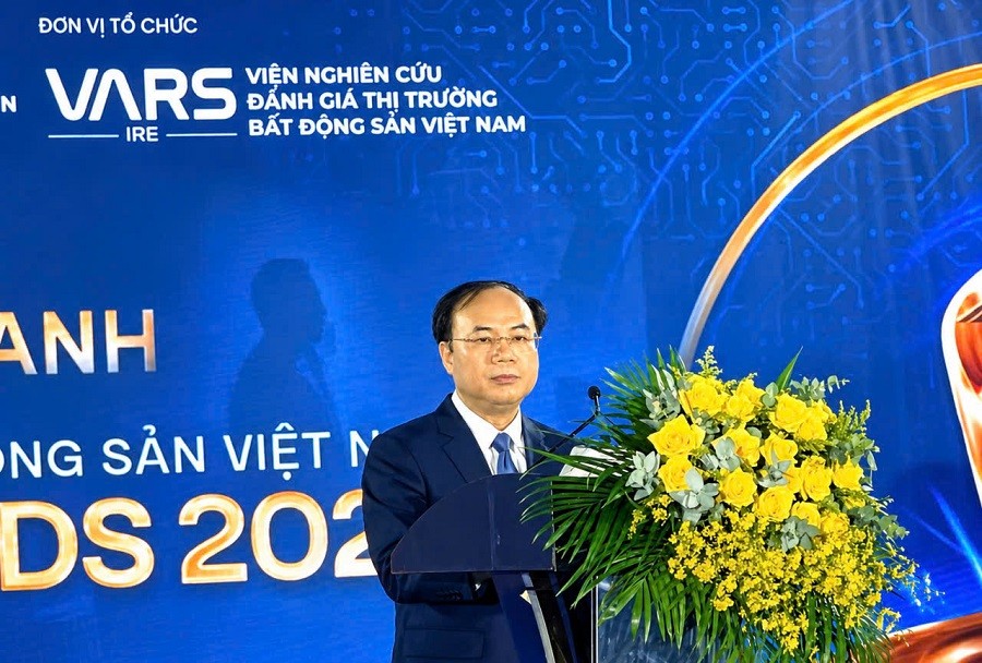 11-1782582919.jpg