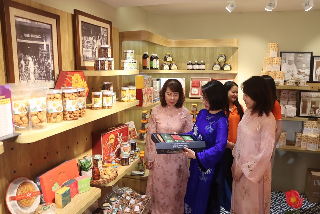 quan-ly-thi-truong-pld-1786696191.jpg