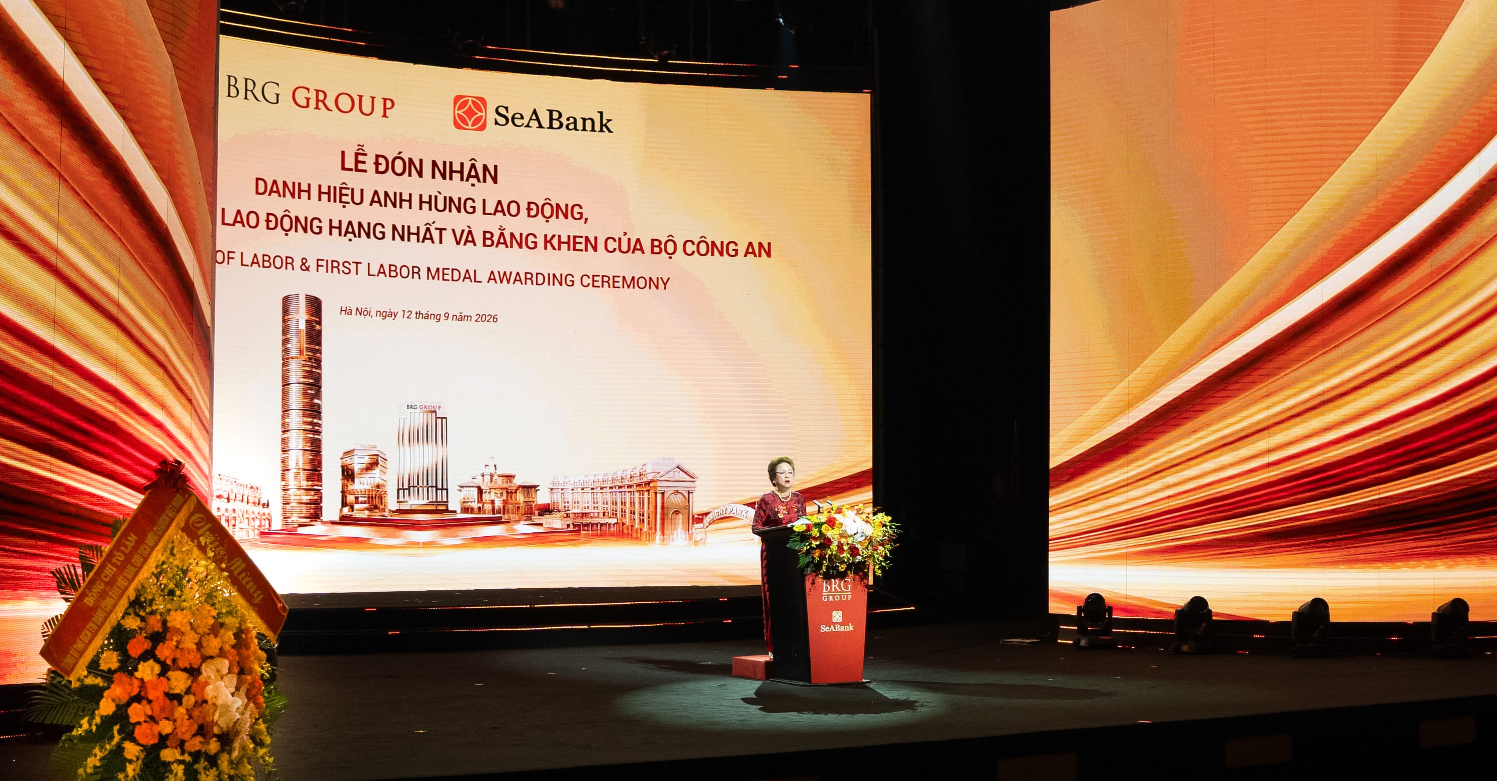 anh-hung-lao-dong-nguyen-thi-nga-phat-bieu-dap-tu-tai-buoi-le-1789269549.jpg