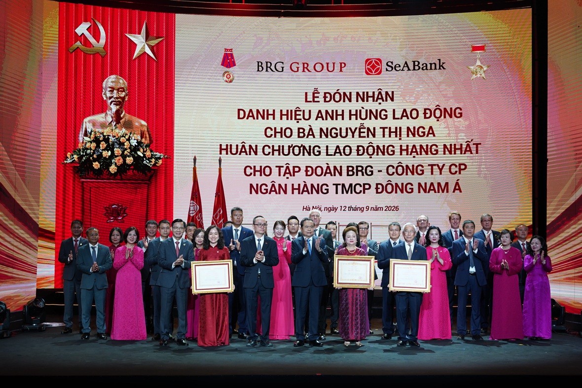 huan-chuong-lao-dong-hang-nhat-cho-tap-doan-brg-va-ngan-hang-seabank-1789269575.jpg