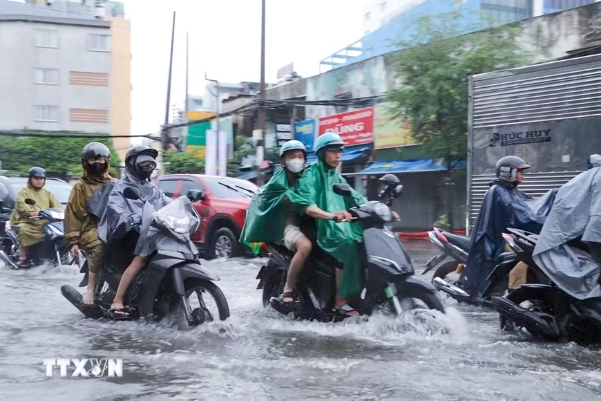 tp-ho-chi-minh-tiep-tuc-mua-dong-1790393118.jpg
