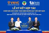VNVC trao 10.000 liều vaccine cúm tặng người cao tuổi