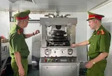 Hàng triệu viên sủi bị thu giữ: Chuyên gia cảnh báo gì về thành phần trên nhãn?