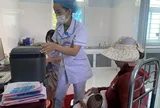 Nâng chính sách đãi ngộ, củng cố nguồn nhân lực y tế