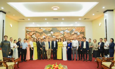Đoàn doanh nhân Việt Nam chào xã giao Đại sứ quán Việt Nam tại Campuchia