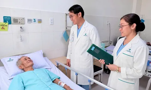 Nhồi máu cơ tim cấp có thể gây ngừng tim đột ngột, cảnh báo không chủ quan với triệu chứng nặng ngực, khó thở