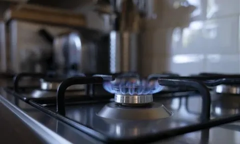 Nước Anh công bố tăng gần gấp đôi mức giá trần năng lượng