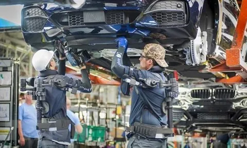 CEO của BMW kêu gọi chưa thiết lập thời hạn loại bỏ xe chạy xăng