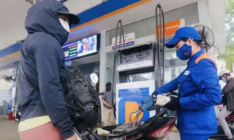 Ổn định thị trường xăng dầu cuối năm: Đâu là giải pháp hữu hiệu?