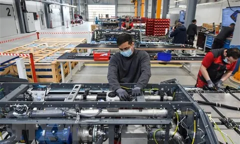 Kinh tế Đức tăng trưởng cao hơn dự báo bất chấp khó khăn