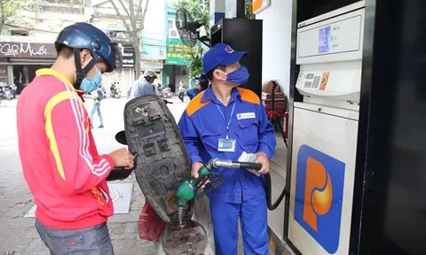 Giảm thêm 493 đồng, giá xăng RON95-III xuống ngưỡng 20.700 đồng