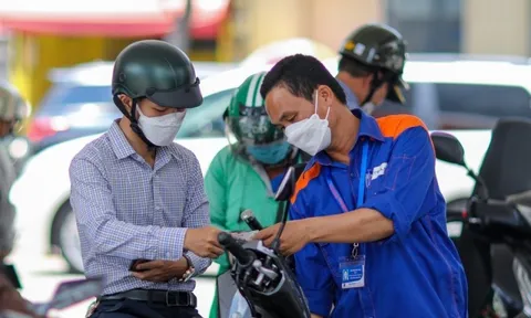 Giá xăng dầu hôm nay 13/2: Xăng tăng từ 540-620 đồng/lít, giá dầu giảm 960 đồng/lít