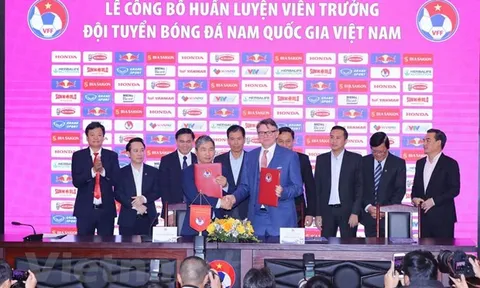 HLV Philippe Troussier chính thức ký hợp đồng với bóng đá Việt Nam