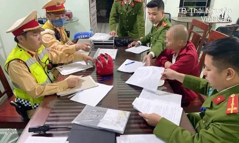 Hà Nội: Phát hiện một xe khách sử dụng tem kiểm định giả