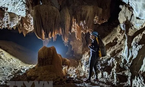 Phát hiện hơn 3km hang động tuyệt đẹp, còn nguyên sơ ở Quảng Bình