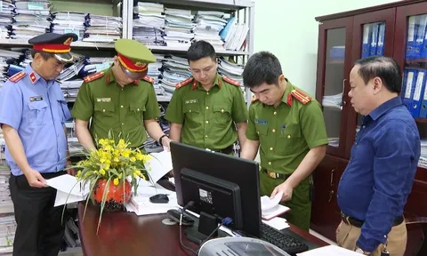 Khởi tố 2 cán bộ lợi dụng chức quyền cấp "sổ đỏ" sai quy định ở thị xã Bỉm Sơn