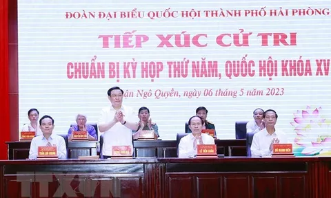 Chủ tịch Quốc hội tiếp xúc cử tri quận Ngô Quyền của Hải Phòng