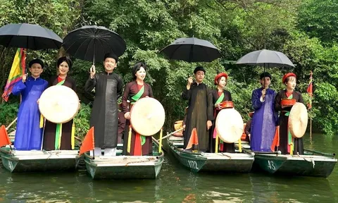 Lễ hội Tràng An thu hút hàng nghìn người dân tham dự