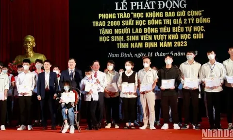 Nam Định trao 2.000 suất học bổng, phát động phong trào “Học không bao giờ cùng”