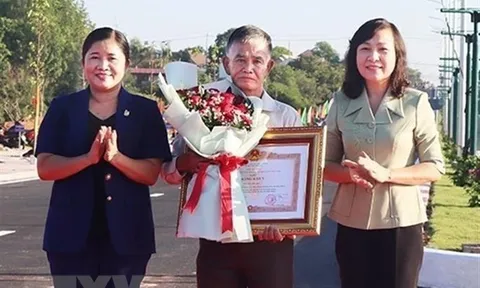 Thủ tướng tặng Bằng khen cụ ông hiến 7.000m2 đất làm đường giao thông