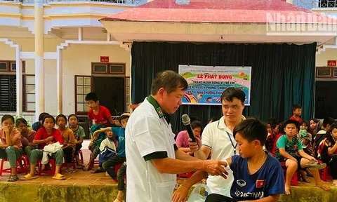 Trang bị kỹ năng chống đuối nước cho học sinh biên giới Sơn La