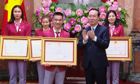 Gặp mặt các vận động viên, huấn luyện viên đoạt Huy chương Vàng tiêu biểu của Đoàn thể thao Việt Nam tại SEA Games 32