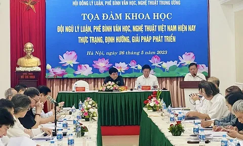Định hướng phát triển lý luận, phê bình văn học, nghệ thuật