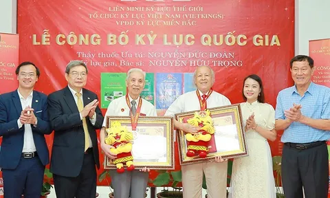 Trao chứng nhận kỷ lục cho hai bộ sách về chăm sóc sức khỏe từ rau quả