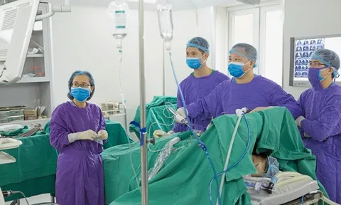 Phát hiện khối u trung thất lớn khi mổ ruột thừa