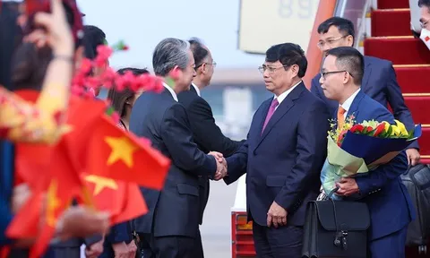 Thủ tướng Phạm Minh Chính tới Bắc Kinh, bắt đầu thăm chính thức Trung Quốc và dự Diễn đàn Kinh tế thế giới